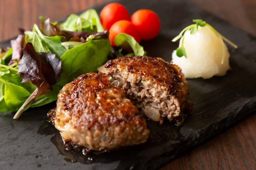 プロに学ぶレシピ『映える！見た目も美しい！肉汁飛び出すハンバーグ』コウケンテツさんレシピ参考。いそがばまわれ