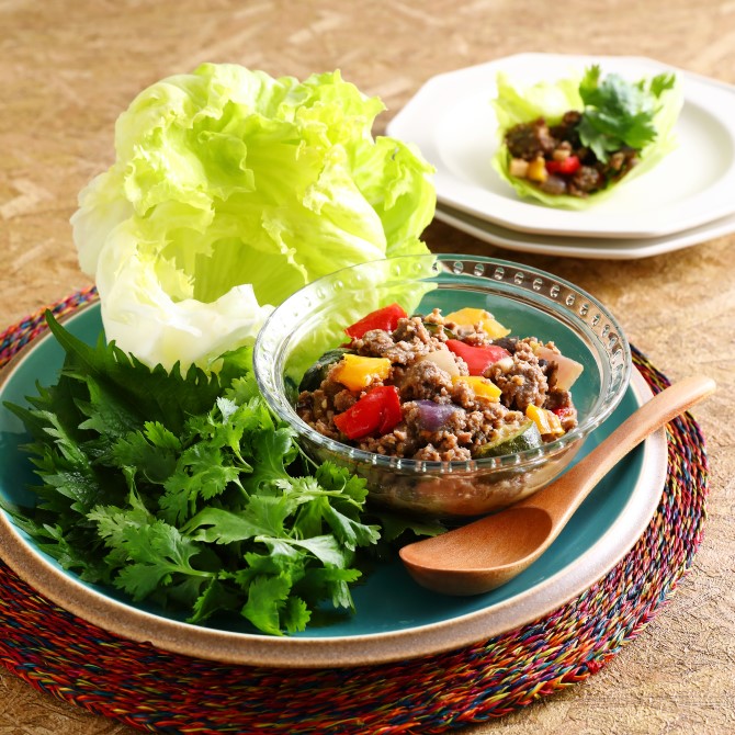 肉そぼろのレタス包み