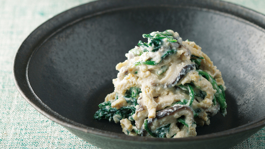 小鉢御膳。 昨日色々作り置きしておいたお惣菜を小鉢に盛り付けてワンプレートに。 ・トマトとキノコの煮浸し ・ブロッコリーと蓮根とベーコンの温サラダ・人参とポンカンのマリネ ・揚げ茄子と椎茸の胡麻味噌和え ・切干大根とほうれん草とツナの胡麻和え ・豆腐ときの