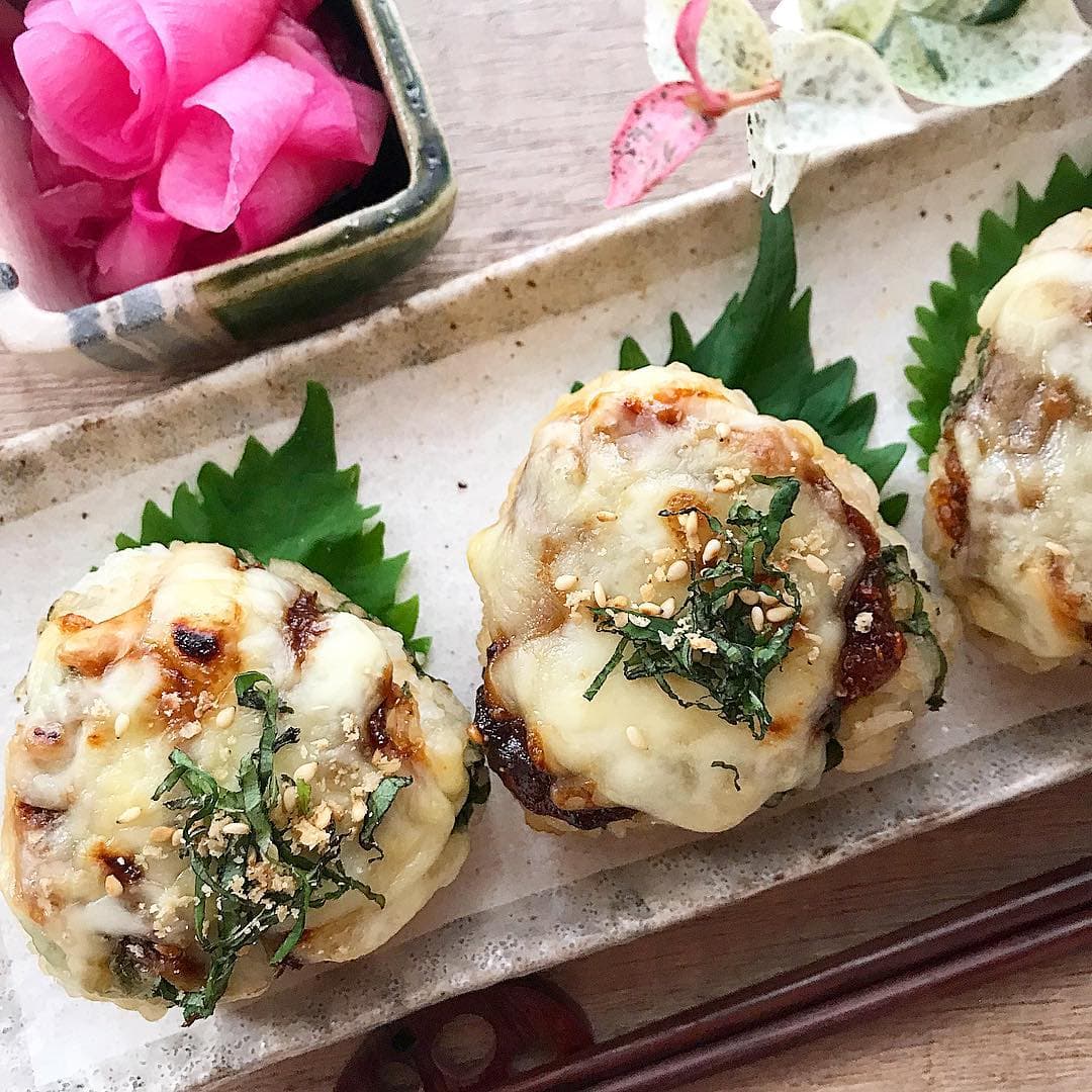 写真1枚目-ピクニック 食べるのがもったいない♡可愛い「おにぎり」レシピ5選 - LOCARI ロカリ