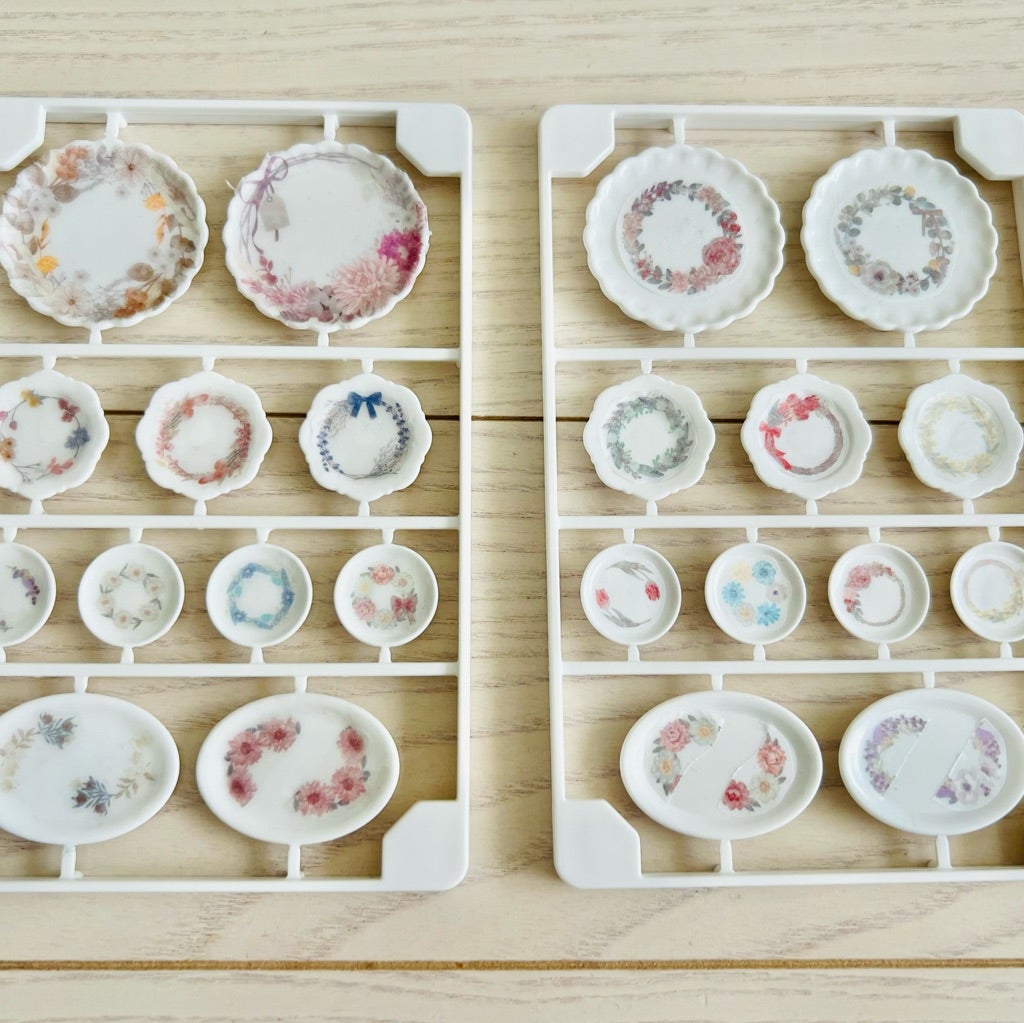 🍽️, セリアのミニチュア食器を, ネイルシールでデコレーション🌷, ぴったりの紙箱を作ってギフト仕様にしました。,実際に友人に贈ったのでもう手元にありません ⑅˃◡˂⑅ , 記念にリールを残します⭐️,セリアミニチュアminiture山田化学株式会社山田化学株式会社ミニチュアtableware食器ネイルシール100均