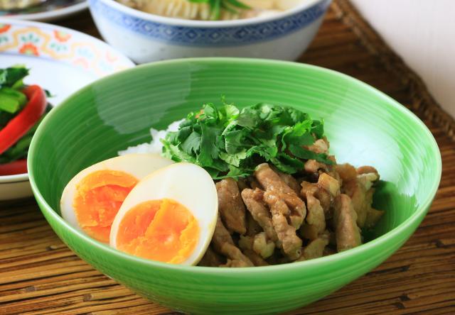 おかず醤油糀香る魯肉飯 ルーローハン