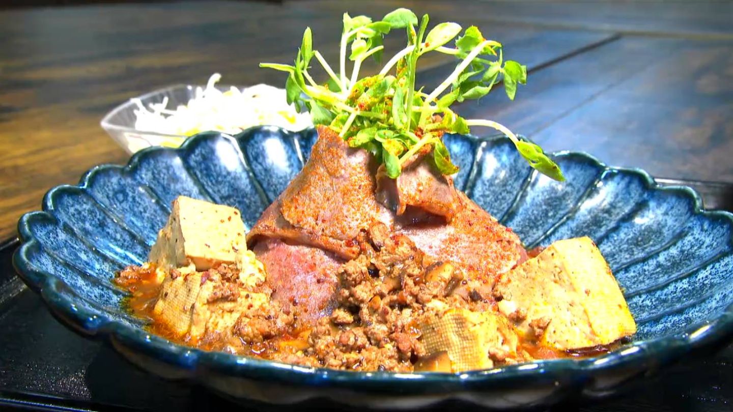 The original magma! Magma rice bowl with tomato sauce and cheese! - YouTube