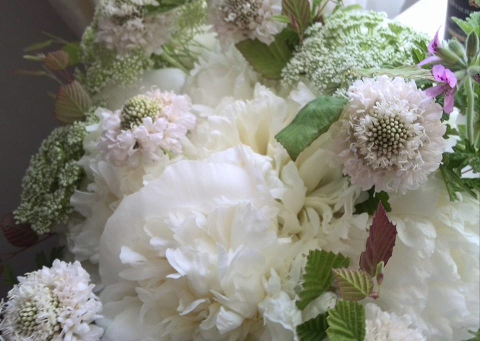 母の日にも！『芍薬のブーケ』の作り方 ～うきうき花レシピ - はなどんやマガジン