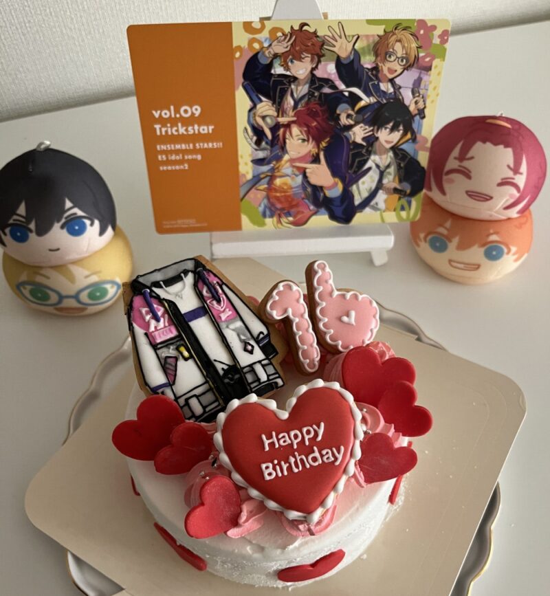 フルオーダーでお作りいたしました ෆ推しෆクレイケーキ🎂 直径15cm。 オリジナリティ溢れる素敵なデザインでオーダー頂きありがとうございました！素敵な1日となりますことを心よりお祈りいたします😌 ーーーーーーーーーーーーーーーーーーーー公式LINEアカウント