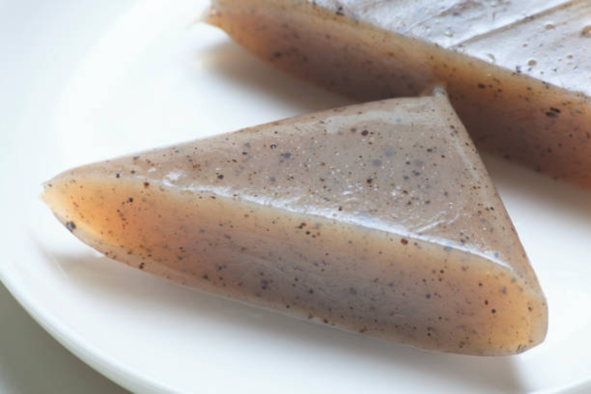 賞味期限3カ月 常温保存OK 550ｇ×20袋 たっぷり美味しいメガ盛り おでんにも こんにゃく徳用20袋セット ランキング入賞 ダイエット 食品ネット通販限定 お土産 料理 コンニャク 送料無料 四国・九州・沖縄を除くなまため 国産蒟蒻粉使用 祝 ギフト -こんにゃく屋