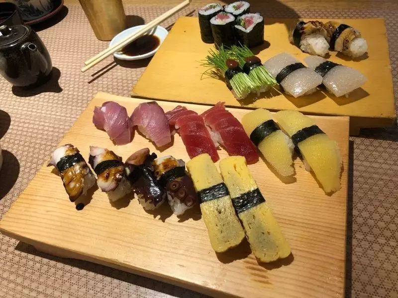 天才レシピ うなぎ寿司の上にバターを乗せるだと ！ 大阪「じねん」でしか食べられない『うなぎバター寿司』がウマすぎたロケットニュース24