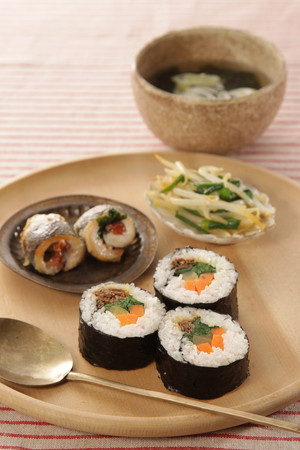 今日の献立 2023年10月17日 火 「お好みの刺身と納豆の手巻き寿司」：マピオンニュース