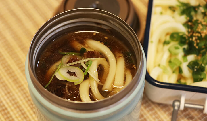 スープジャー 肉うどん弁当～のびないとは言わないけど歯ごたえしっかり。 - 趣味弁