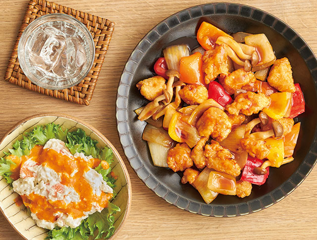 夜ご飯 📝 献立 ＊生姜醤油からあげ ＊野菜と豆腐の味噌汁 ＊小松菜とささみの中華和え ＊ポテトサラダ ＊いちごとキウイ🥝 📝 生姜醤油からあげ→我が家の一番人気おかずの唐揚げ。 味付けはシンプルですが、 いくつかのポイントを押さえるだけで、 外サクッ！中ジュワ