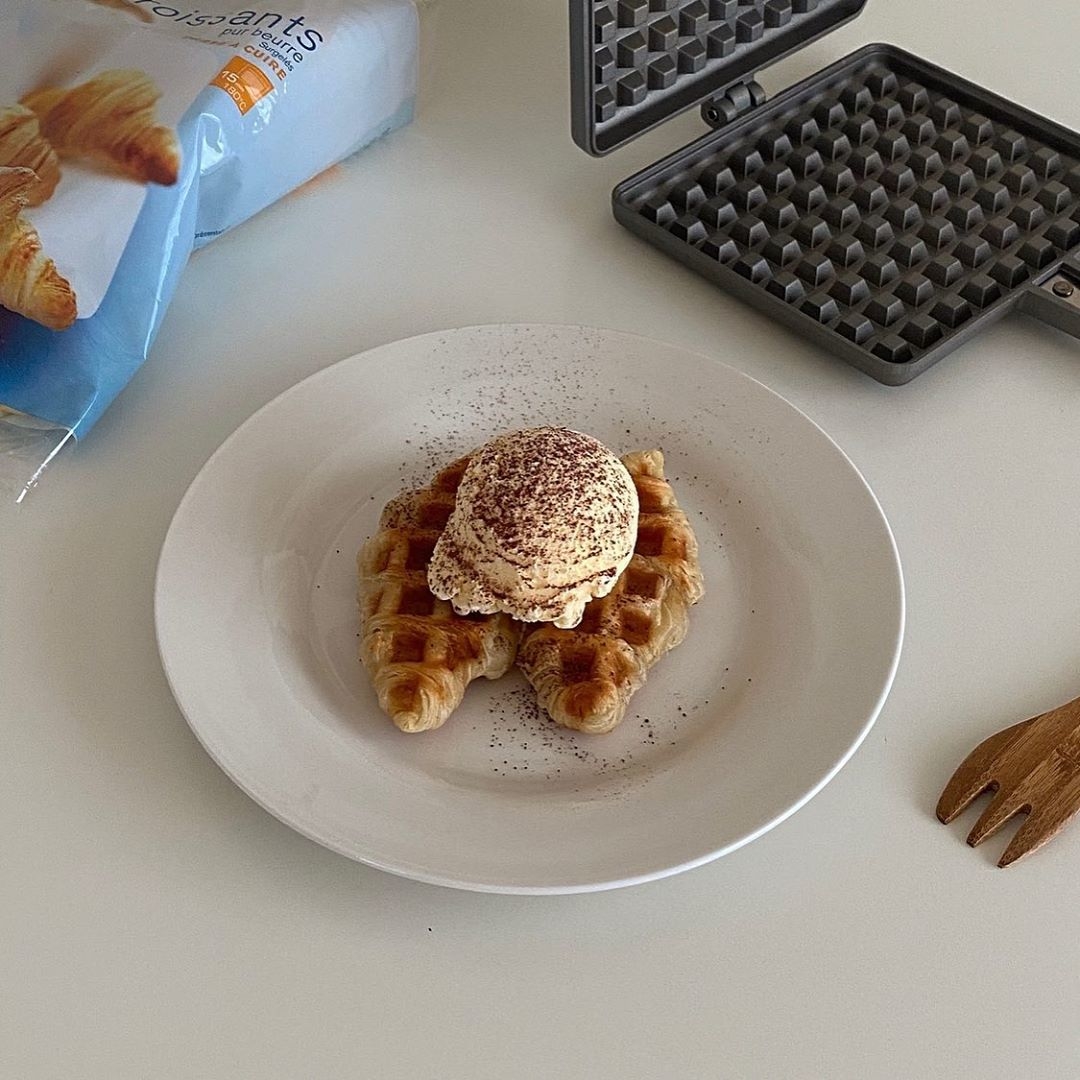 冷凍クロワッサン生地で作るサクサクともっちり食感！ 韓国スイーツ「クロッフル」簡単レシピ - ECナビ