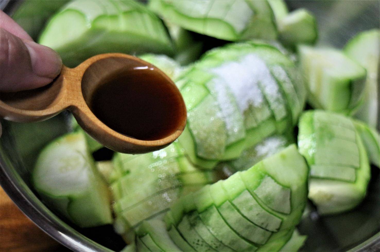 サクサク新感覚！摘果メロンで作る自家製パリポリ漬物レシピ