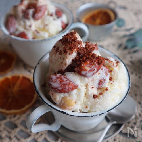 ナチュラルなかわいいパックが目印のピスタチオミルク。 「ナッツの女王」と呼ばれるピスタチオとカシューナッツをブレンドした、ほんのり甘い飲み心地の ナッツミルクです。 アーモンドミルクやオーツミルクとはまた違った味わいの植物性ミルク、ぜひお試しください