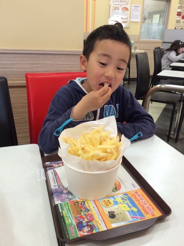 テイクアウト ロッテリアのおトクバケツシリーズでセルフ食べ放題食べて埼玉