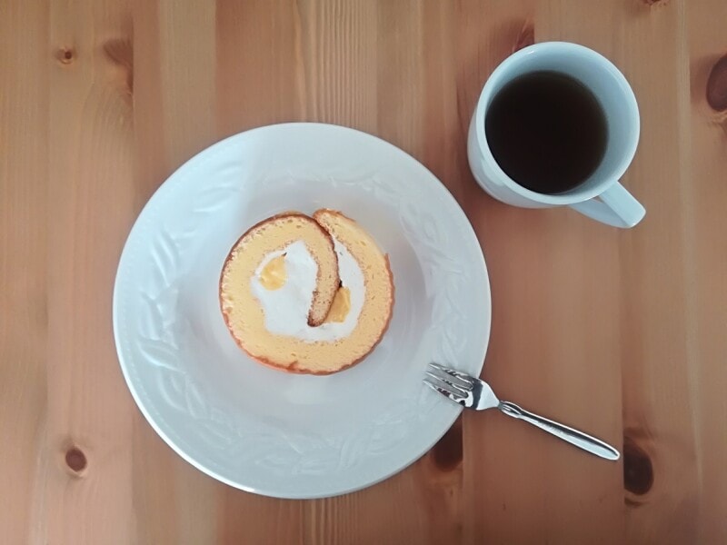 シャトレーゼ うみたて卵のふんわり厚切りロール1個 シャトレーゼ の口コミ・レビュー・評判、評価点数ものログ