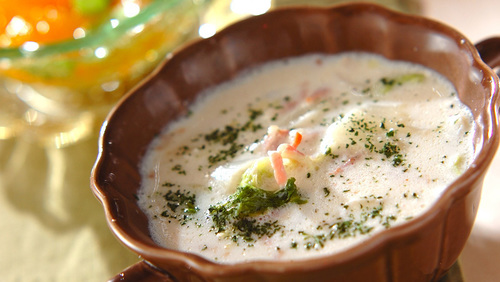 アプリで人気🎖 「牛乳🥛」レシピ5選 . ———————————————————— アプリ 無料 登録なし のダウンロードは @kurashiruプロフィールのURLから！ ———————————————————— . ▽詳しいレシピはアプリで検索🔎①チーズたっぷり白菜とウインナーのクリーム煮 ②お手軽 白菜の