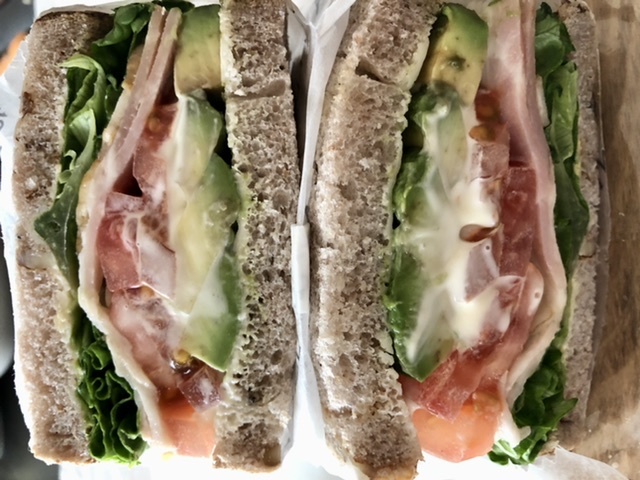 とても美味しかったディーン＆デルーカのサンドイッチ アボカド ベーコン : お散歩アルバム・dolce vita