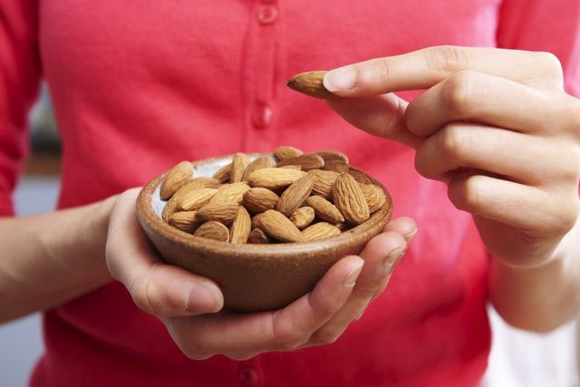 アーモンドの栄養は美容や健康にぴったり！1日の適量や注意点を管理栄養士が解説！ - トクバイニュース
