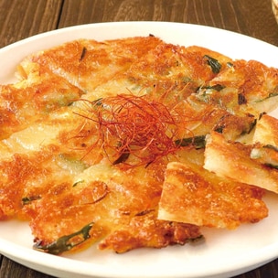 かつおぶしの相模屋オーブントースターで焼くだけレシピ 🌸焼きそら豆のおかかベッド🌸材料・そら豆 ・花かつお ・しょう油・七味 お好みで調理器具：オーブントースター作り方①焼き色が付くまでオーブントースターで焼く ②皮を開いてお皿に盛る ③花