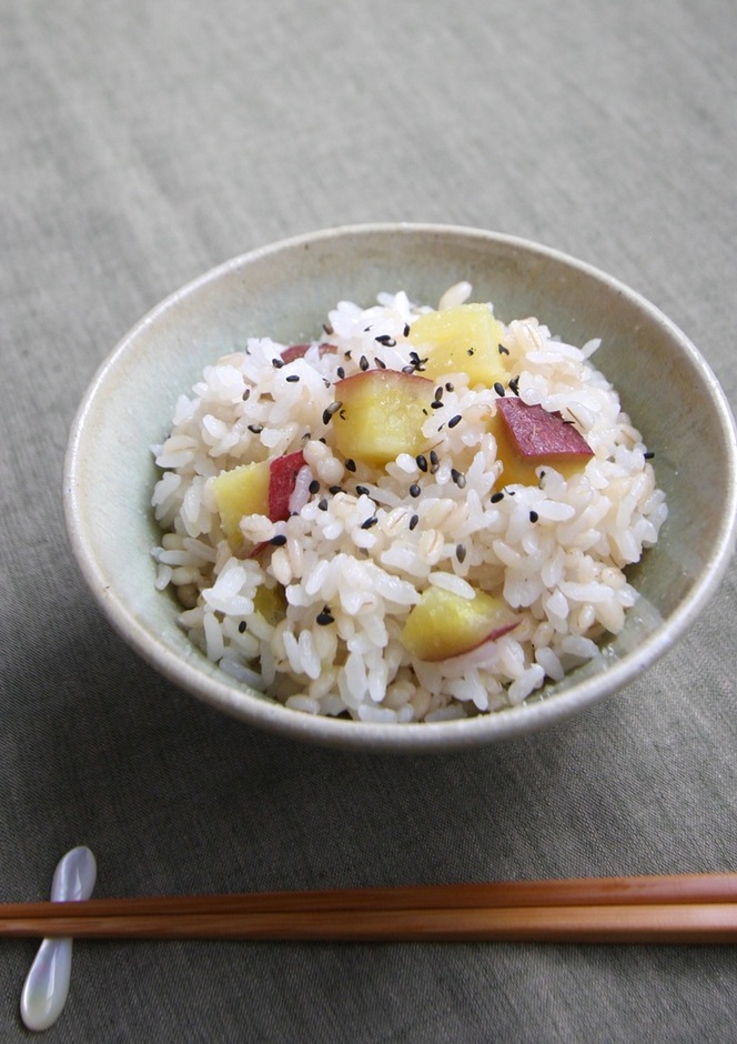 もち麦入り さつまいもご飯