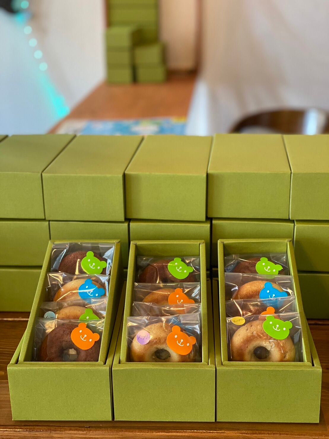 ミニマルポップなイラストが印象的なパッケージオリジナル紙袋 ショッパー のデザイン・印刷なら ベリービー