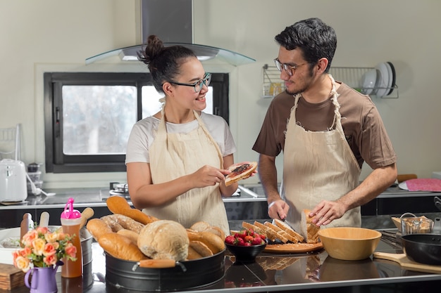 カップルごはんTikTok