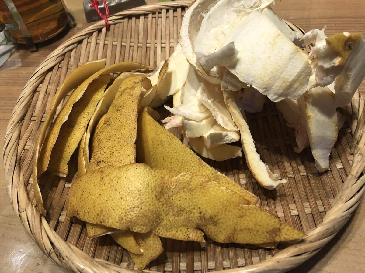 台湾の冬の果物 鳳梨釈迦頭 パイナップル釈迦頭 が出回り始めました❣️ そして、大きな晩白柚も‼️さち