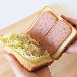 レシピ昭和レトロなごちそう「コンビーフとたっぷりキャベツのホットサンド」 - フードライター浅野陽子の美食手帖