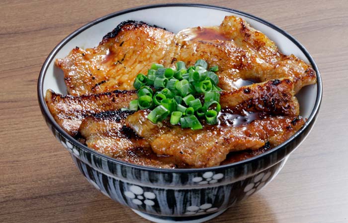 豚みそ丼、地鶏、ウイスキーに地酒。「和食と豚みそ丼 ちんばた」で秩父名物に出合う - 秩父 - GRUTTO PLUSぐるっとプラス