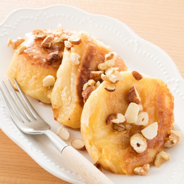 今日のお昼ごはん🍔 コストコのマスカルポーネロールで ハンバーガーとマリトッツォ風 コストコでは ディナーロールと瓜二つの容姿でうっかり見過ごしてしまいそうな マルカルポーネロール ディナーロールも美味しいけど こちらはふわふわ 中は高級食パンを思わせる程の