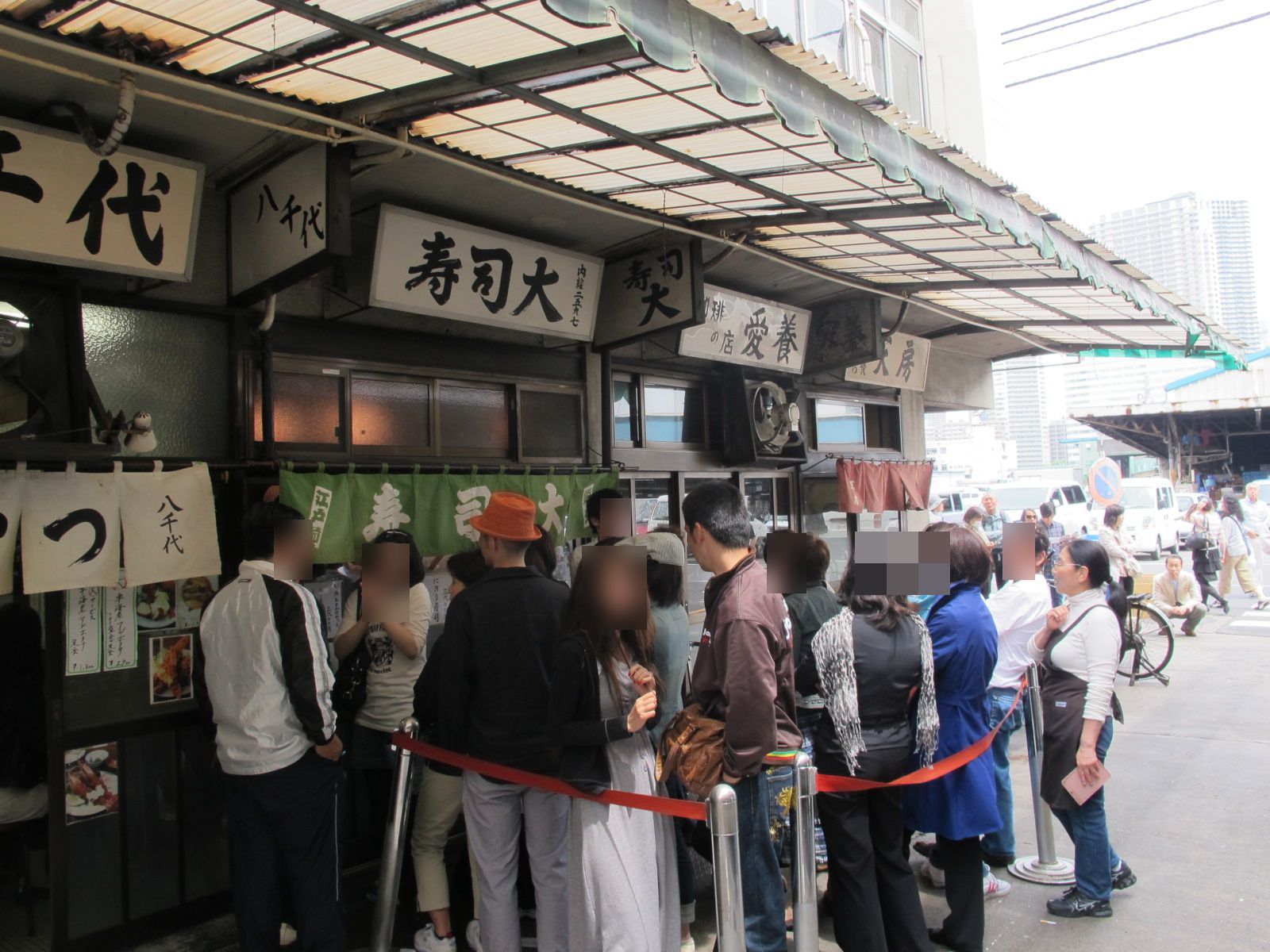 東京「築地場外市場」に再びにぎわい：魚はもちろん、スイーツなど人気店がめじろ押しnippon.com