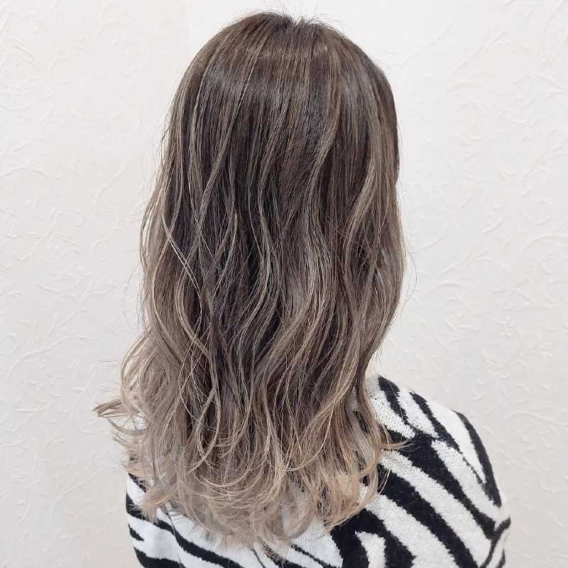 プリンが目立たない細めハイライトカラー