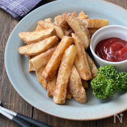 コンビニ限定で買える！カルビーのポテトチップス「コンソメメガトンパンチ」をレポ - macaroni