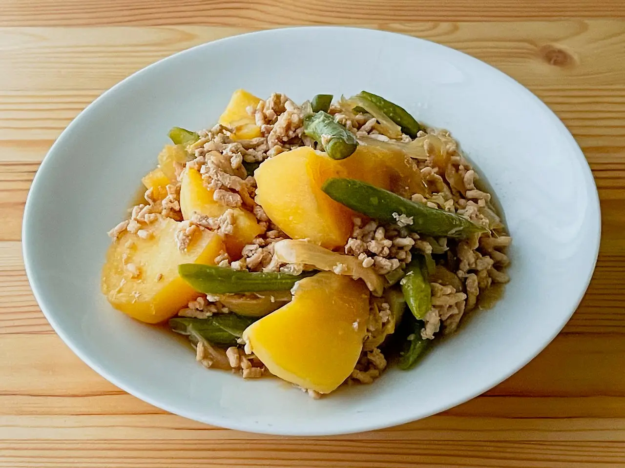 ひき肉とめんつゆを使った肉じゃが