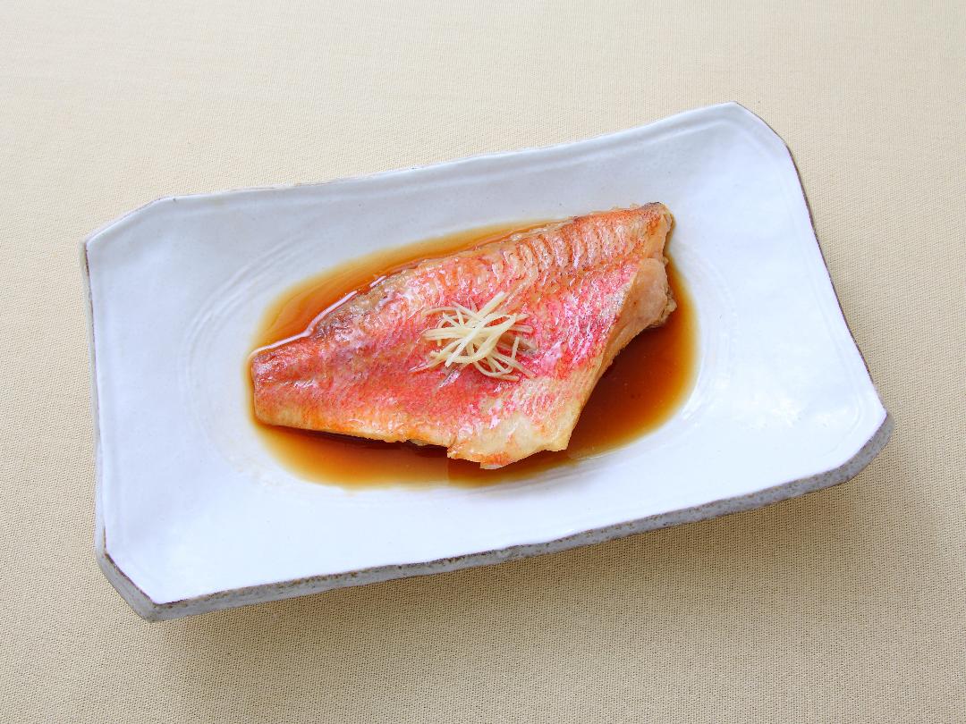 ホットクックで赤魚の煮付け作りました♪ 材料 赤魚の切り身200㌘内鍋に入れ 酒 大3 みりん 大2 醤油 大1 ｴﾘｽﾘﾄｰﾙ 大1 混ぜてかける21 一尾魚の煮つけｺｰｽ スイッチオン👆 25分 我が家で人気ない魚料理ですが、 煮付けは甘く美味しいので みんな全部食べてくれました🐟 魚