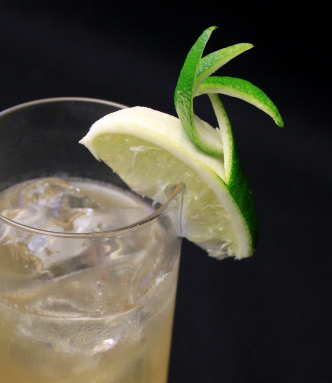 すごくかっこいい」 レモンの皮がまさかの変貌夏気分満載の「海賊船カクテル」がおしゃれ 海外1 3グルメ ねとらぼ