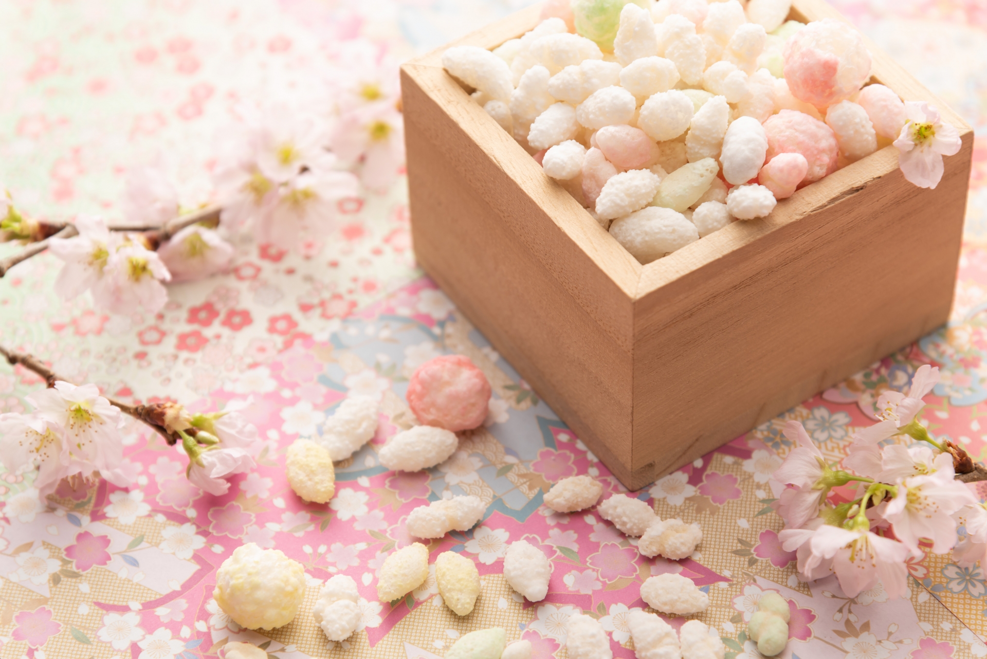 ひなあられに込められた意味とは？由来や地域ごとの違いも解説くらひろ