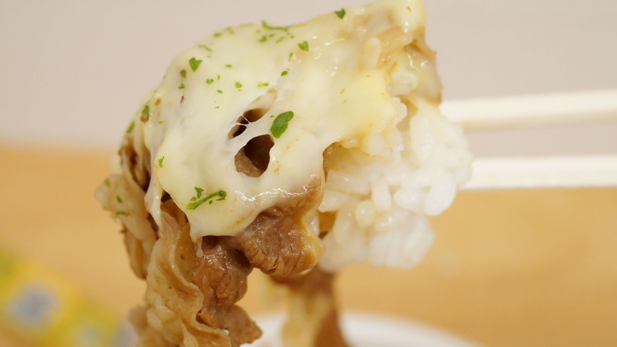 松屋が「たっぷりチーズ牛めし」と「キムチーズ牛めし」でチー牛業界に参入！ レジェンド”すき家のチー牛” vs “松屋のチー牛”ロケットニュース24