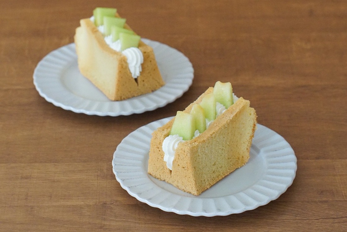 🌙🌈新発売🍈メロンシフォングランデ🍈 メロン風味のふぁふぁシフォンケーキ！！ スポイトのメロンソースをかけて食べてみてください😋ぜひ一度お試しを！！浜松ケーキ屋浜松スイーツ静岡スイーツ