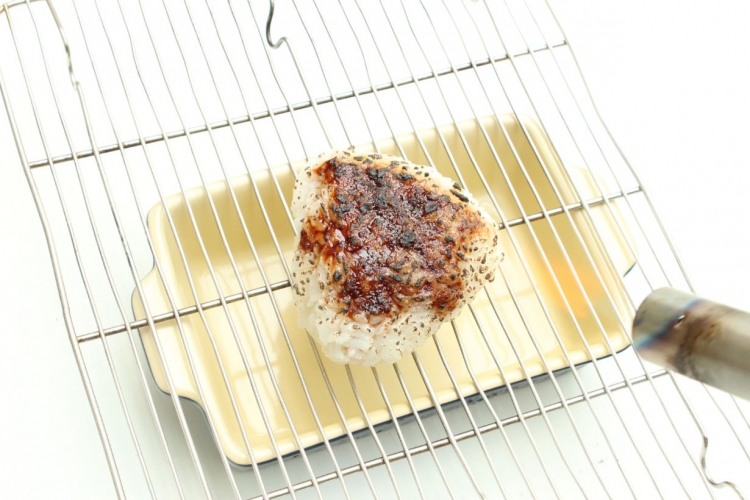 焼く料理ではフライパンよりガスバーナーの方が優れている」説を頑張って検証 - メシ通ホットペッパーグルメ