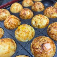 ＼キャベツたっぷりたこ焼き🐙 , 今晩の食卓に、ざく切りキャベツダイスカット1袋を使って、キャベツたっぷりのたこ焼きはいかがでしょうか？,キャベツの甘みが最高の1品です！, ーーおすすめーーーーーーーーーーーー, ✔︎ざく切りキャベツダイスカット,ーーーーーーーーーーーーーーーーーー, ※パッケージデザインがリニューアルしました, ., キャベツたっぷりたこ焼き！ 出来上がり目安：20個,