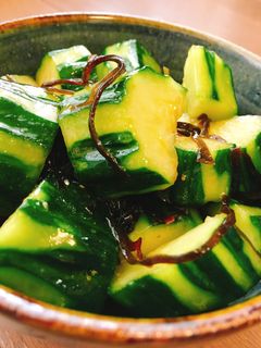 塩こんぶとラー油で☆くせになるきゅうり