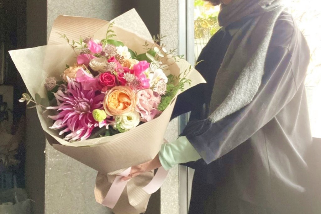 ミニバラ入り花束 誕生日のプレゼント ミニローズでブーケ風 可愛い花