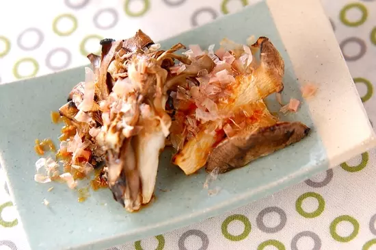 まいたけ」の石づき、どこで切るが正解？「ひょっとして捨ててたかも？」元スーパーの店員が解説 ぱるとよ- エキスパート - Yahoo!ニュース