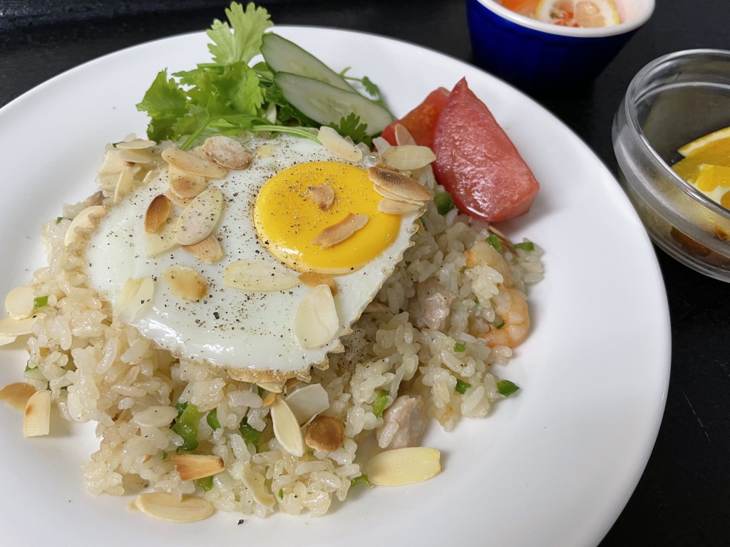 秘伝レシピ インドネシア料理「ナシゴレン」の作り方 - YouTube