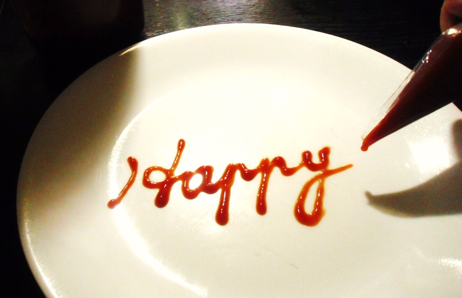 白い背景にケチャップの文字、数字、標識。Ketchup abcフォント。ケチャップで作った液体の文字の接写。ABC文字のトマトソース、手作りのフォント写真素材282948125Shutterstock