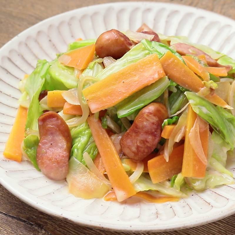 キャベツとウインナーのコンソメスープのレシピ。ひと工夫でおいしさ倍増