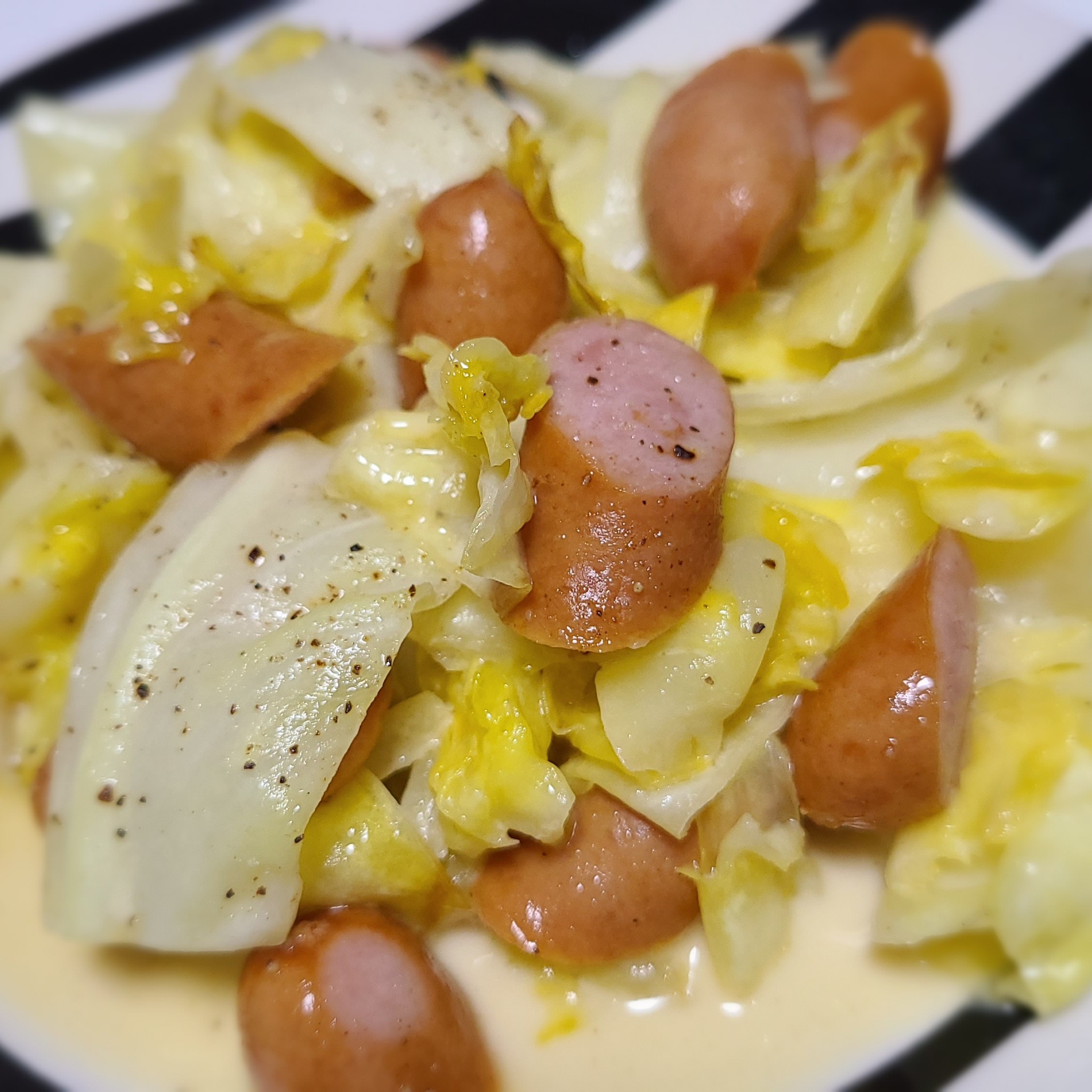 キャベツとウインナーのコンソメ炒め