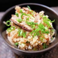 鯖水煮缶で炊き込みご飯