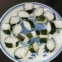 9ヶ月ごろ〜 軟飯でもべたつかない離乳食おにぎりの手づかみレシピ！いつから？冷凍術も紹介ままのて